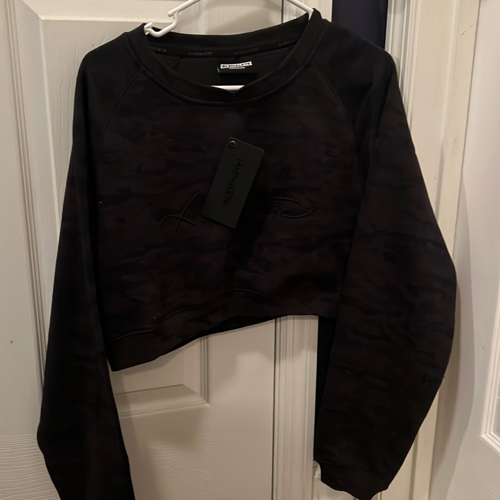 Alphalete dark camo crop sweatshirt